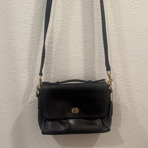 Vintage Coach Black Leather Bag with removable 39” shoulder strap